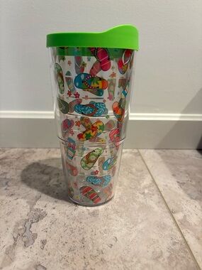 Tervis Clear Tumbler with Neon Green Lid and Multicolor Flip-Flop Design- 24oz